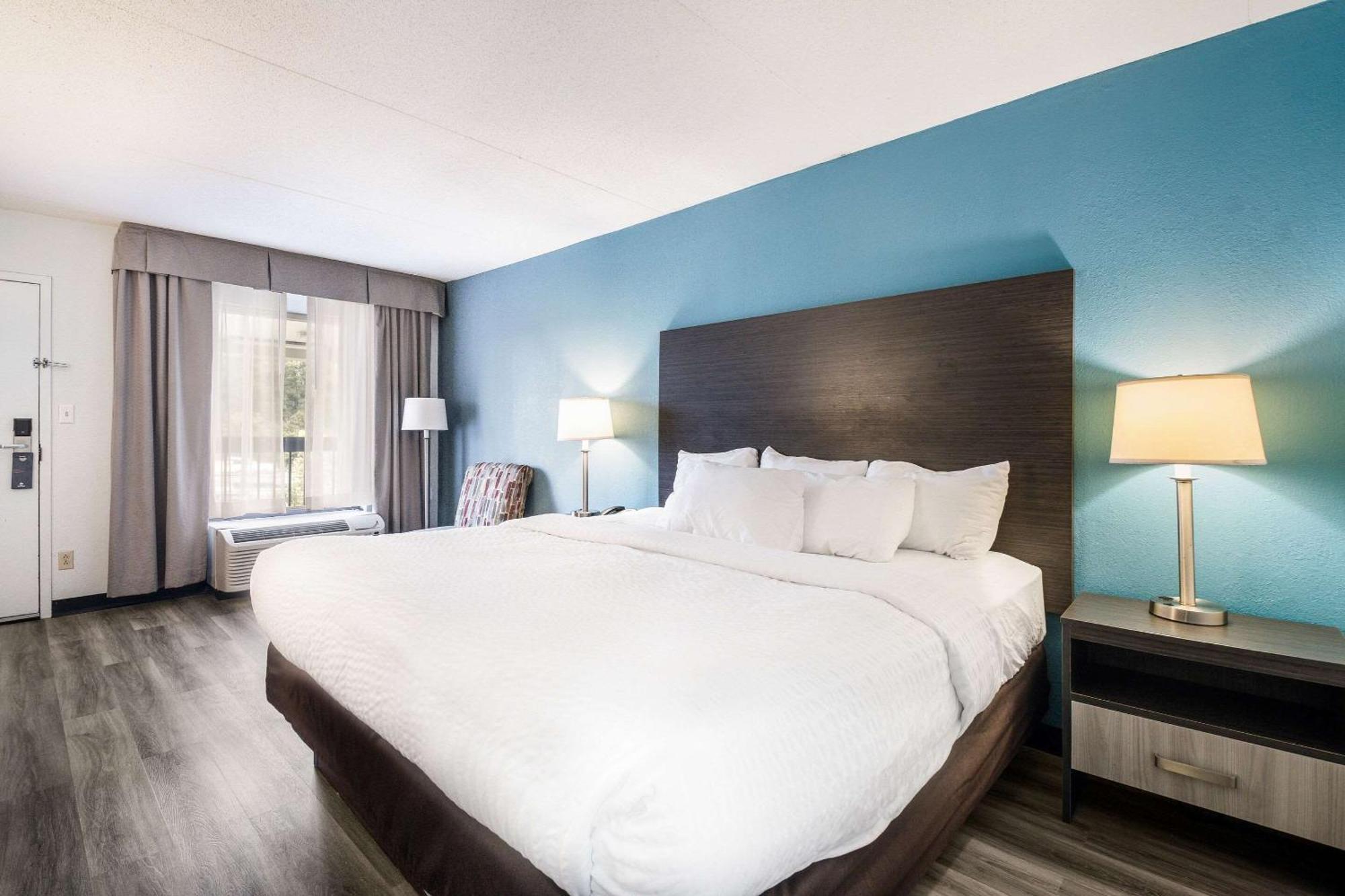 Clarion Inn Cleveland Near University Екстер'єр фото
